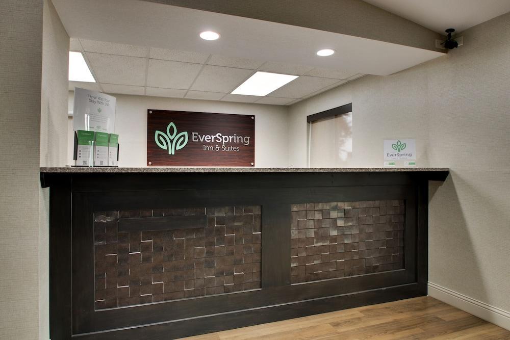 Everspring Inn & Suites Oskaloosa Экстерьер фото