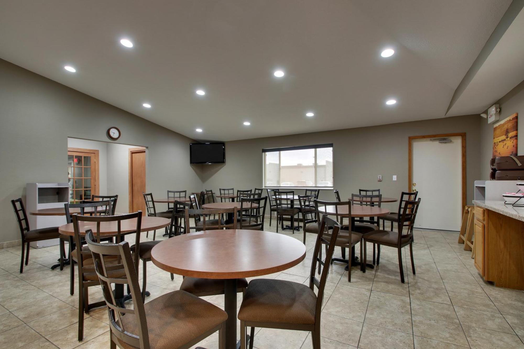 Everspring Inn & Suites Oskaloosa Экстерьер фото