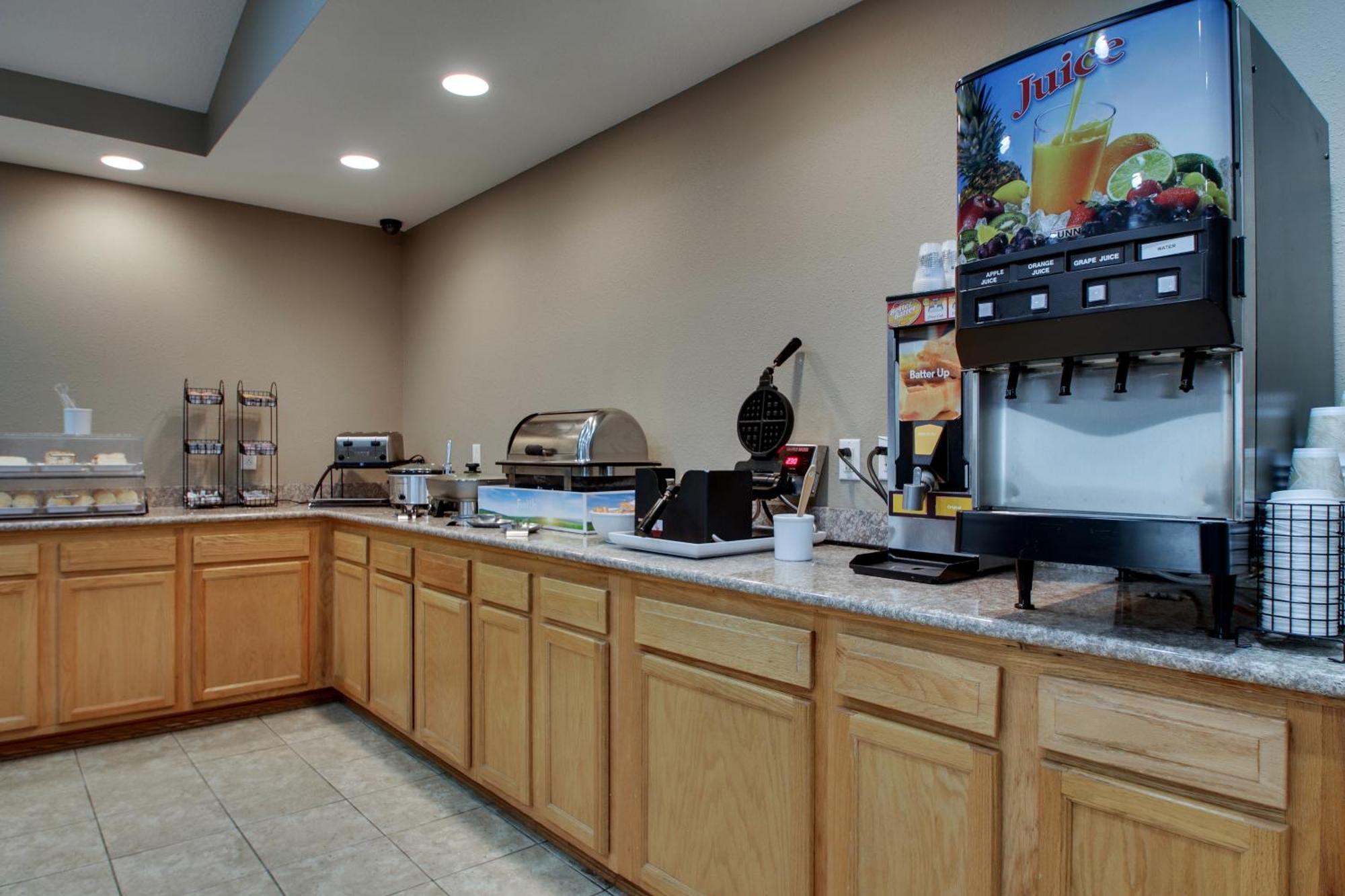 Everspring Inn & Suites Oskaloosa Экстерьер фото