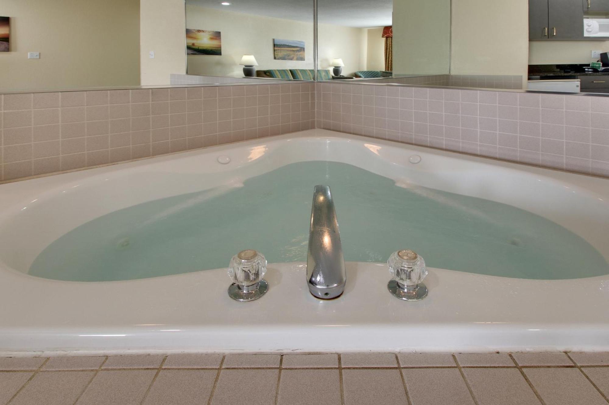 Everspring Inn & Suites Oskaloosa Экстерьер фото