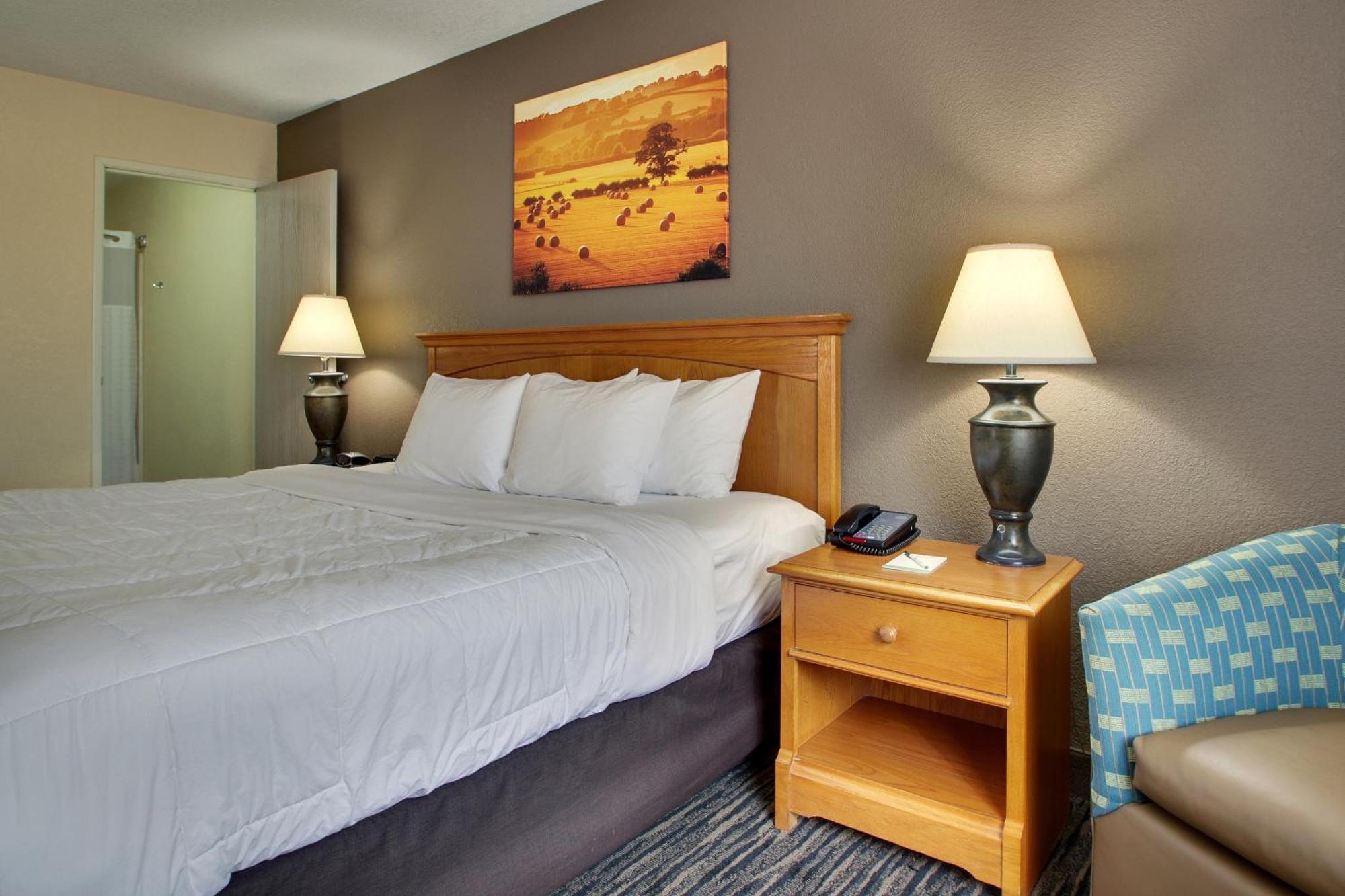 Everspring Inn & Suites Oskaloosa Экстерьер фото