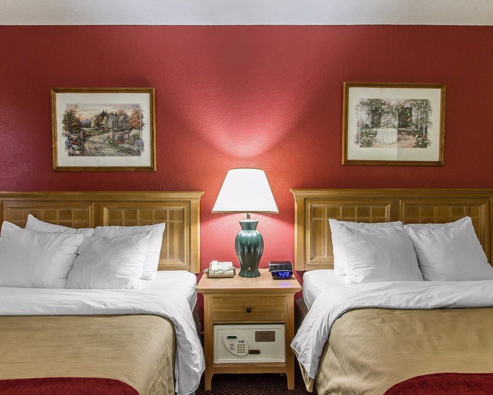 Everspring Inn & Suites Oskaloosa Экстерьер фото