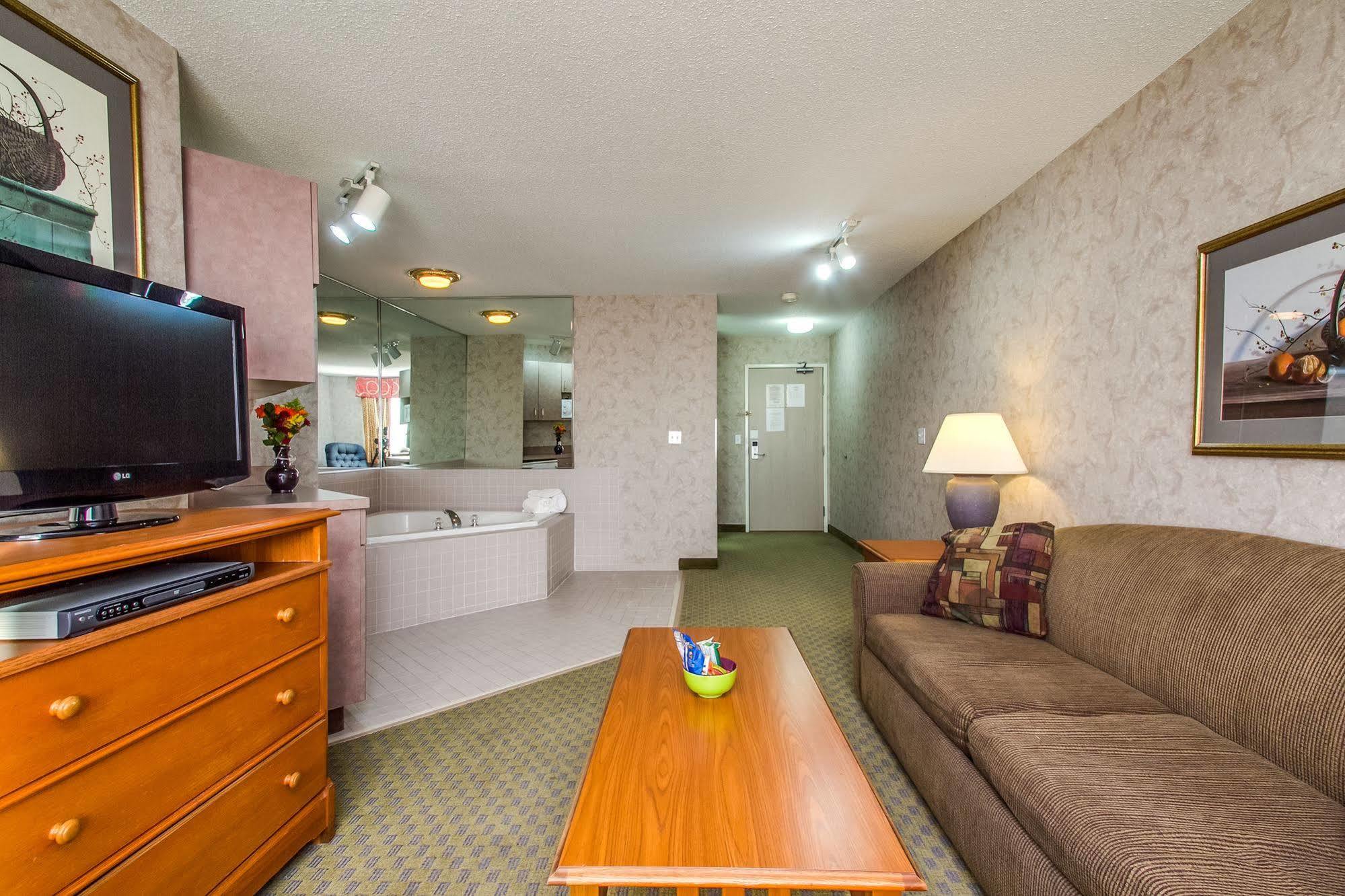 Everspring Inn & Suites Oskaloosa Экстерьер фото