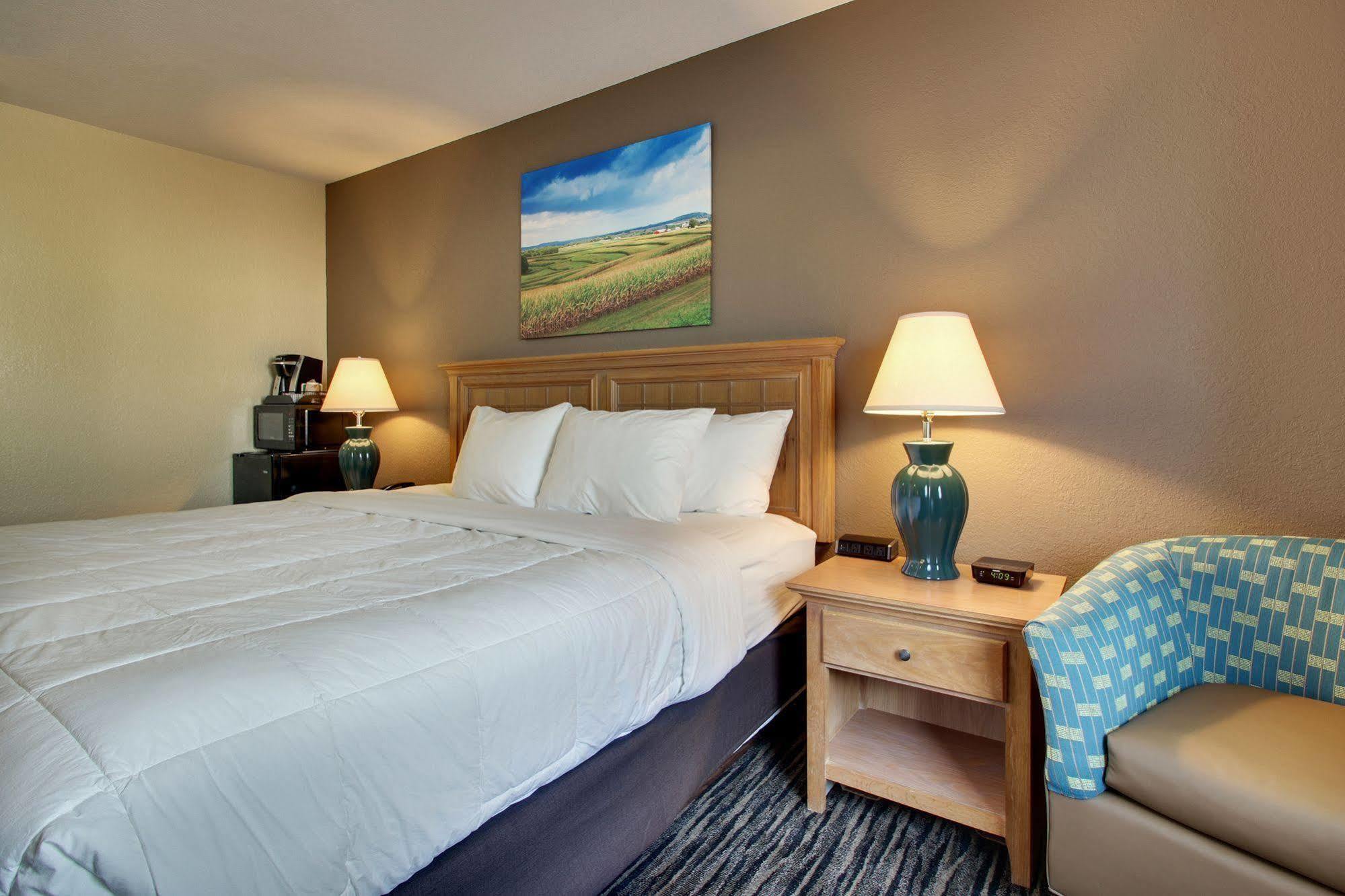 Everspring Inn & Suites Oskaloosa Экстерьер фото
